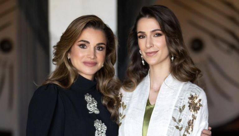 الملكة رانيا مع خطيبة نجلها الآنسة رجوة