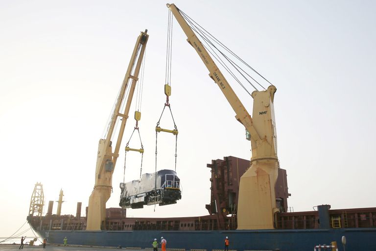 وصول الدفعات الأولى من الأسطول الجديد لـــ"قطار الاتحاد" الدفعات الأولى من الأسطول الجديد لقطار الاتحاد