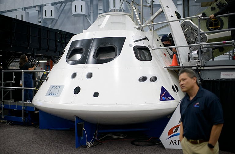 صاروخ ناسا الجديد SLS