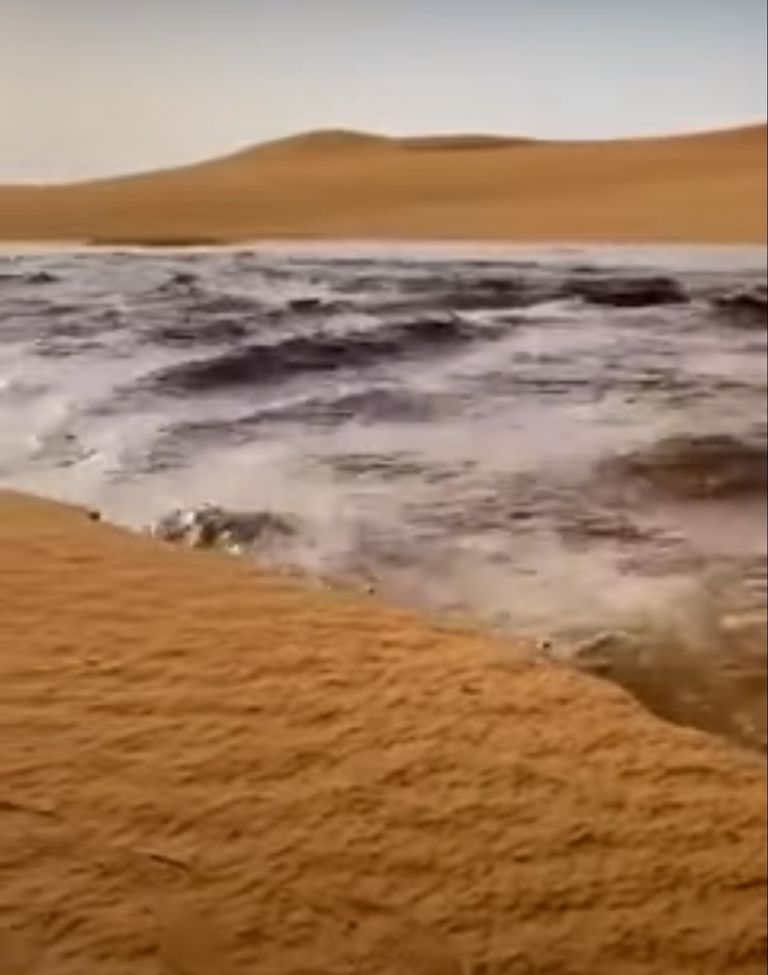 مياه الأمطار في صحراء الربع الخالي في السعودية  اجتماع الأمطار والجفاف قد يتصاعد مستقبلا