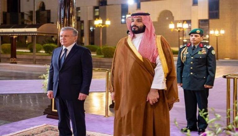 ولي عهد السعودية يستقبل رئيس أوزبكستان