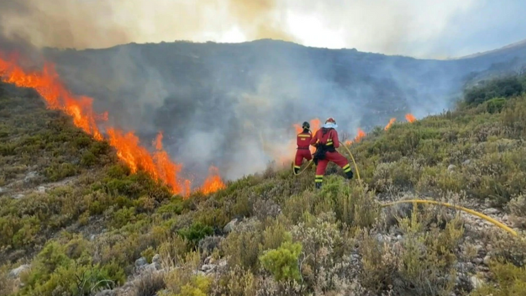 حرائق مستعرة في إسبانيا