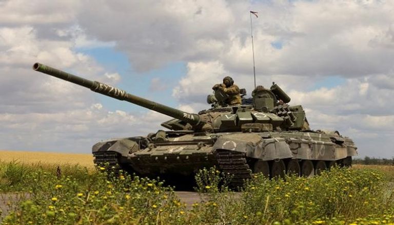 دبابة تتحرك في الجزء الذي تسيطر عليه روسيا من زابوريجيا - أرشيفية 