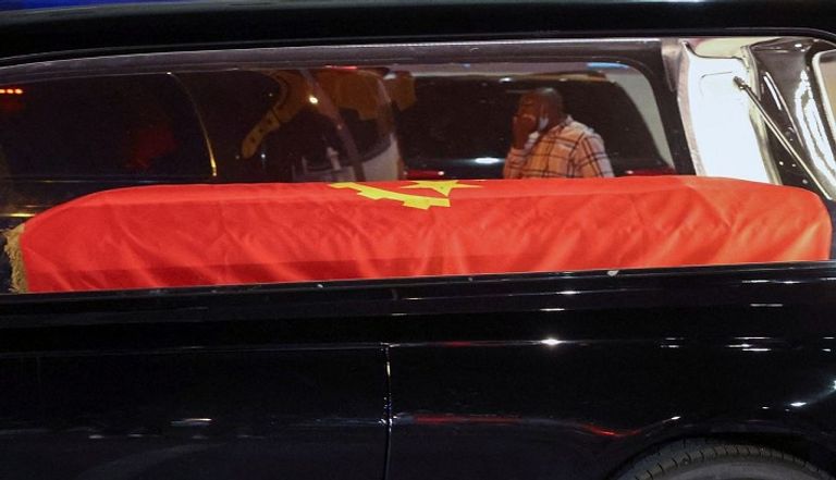 جثمان الرئيس الأنجولي السابق جوزيه إدواردو دوس سانتوس