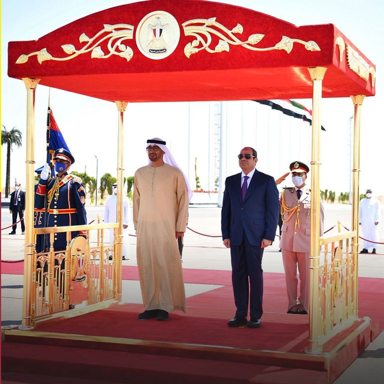 جانب من استقبال الشيخ محمد بن زايد آل نهيان في مدينة العلمين من قبل الرئيس المصري عبدالفتاح السيسي
