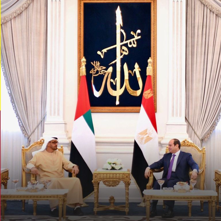 جانب من استقبال الشيخ محمد بن زايد آل نهيان في مدينة العلمين من قبل الرئيس المصري عبدالفتاح السيسي