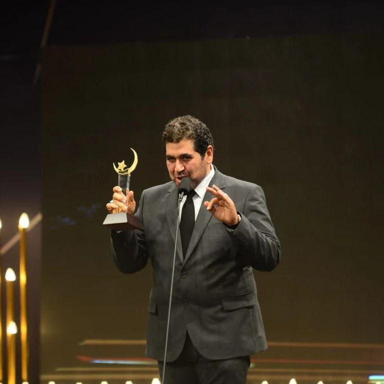 الفنان محمد هاشم خلال تجسيد دور البطولة في مسلسل