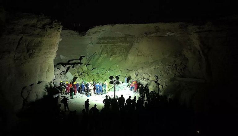 جهود مضنية لإنقاذ باقي العالقين