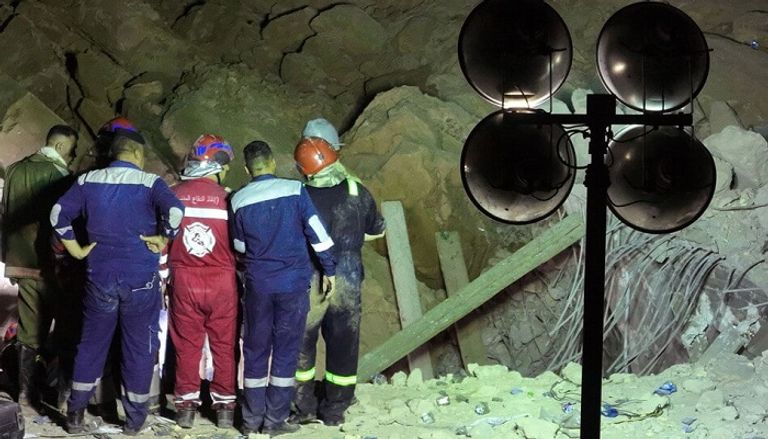 جهود مضنية لإنقاذ باقي العالقين