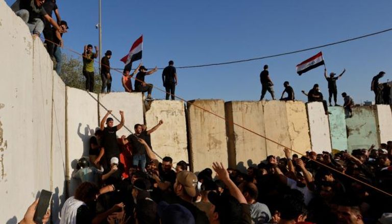 مشهد من احتجاجات أنصار الصدر ببغداد