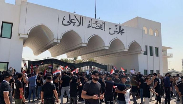 أنصار حركة الصدر أمام مجلس القضاء الأعلى
