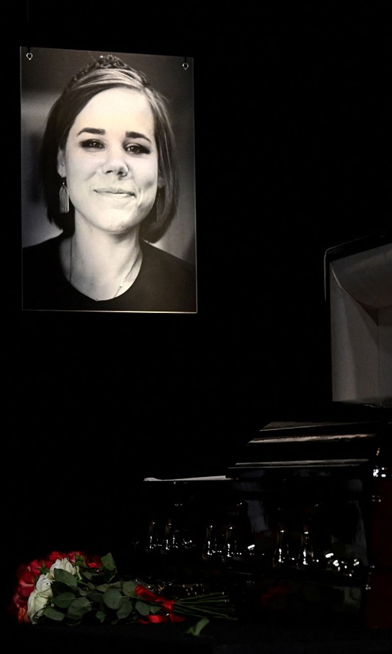 الفيلسوف الروسي ألكسندر دوغينا يلقي نظرة الوداع على ابنته- الفرنسية