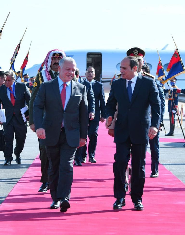 جانب من اللقاء التشاوري الأخوي الذي عقد في قصر الرئاسة بمدينة العلمين