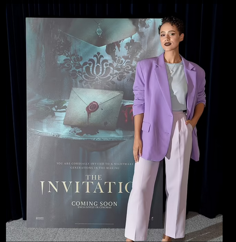 الممثلة الإنجليزية ناتالي إيمانويل