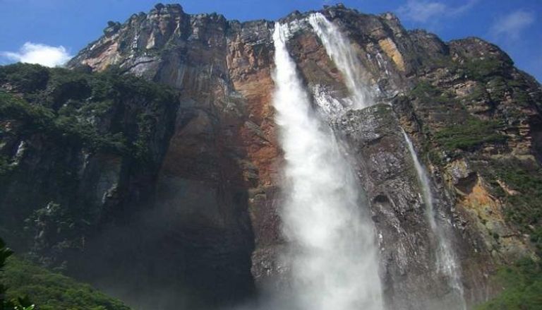 بالفيديو شلالات آنجل في فنزويلا… أطول وأروع الشلالات في العالم