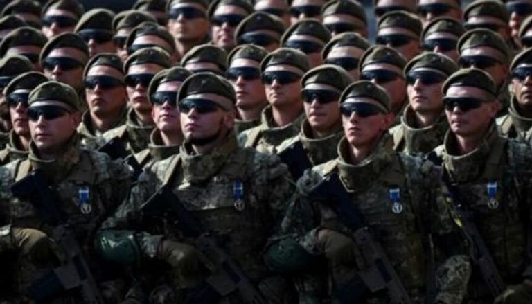 جنود اوكرانيون في عرض عسكري بمناسبة العيد الوطني العام الماضي