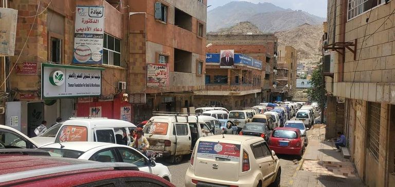 الإخوان يدفعون بجرحى الحرب لتعطيل فعالية سياسية بتعز