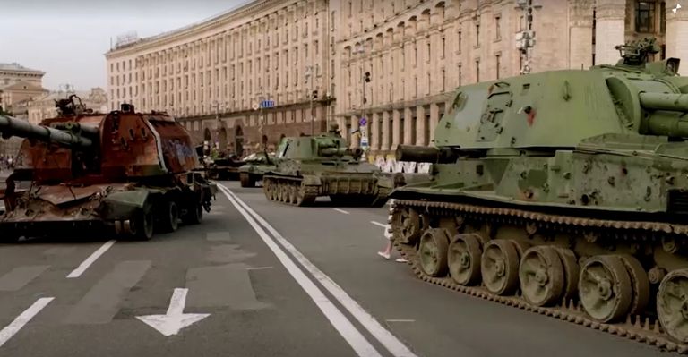 زيلينسكي بين الاستقلال الماضي والحالي