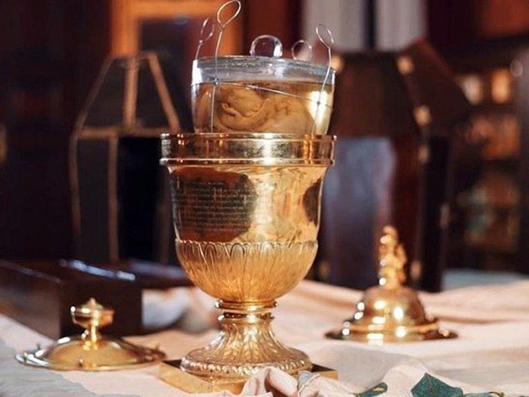 رئيس البرازيل وزوجته مع القلب المحنط