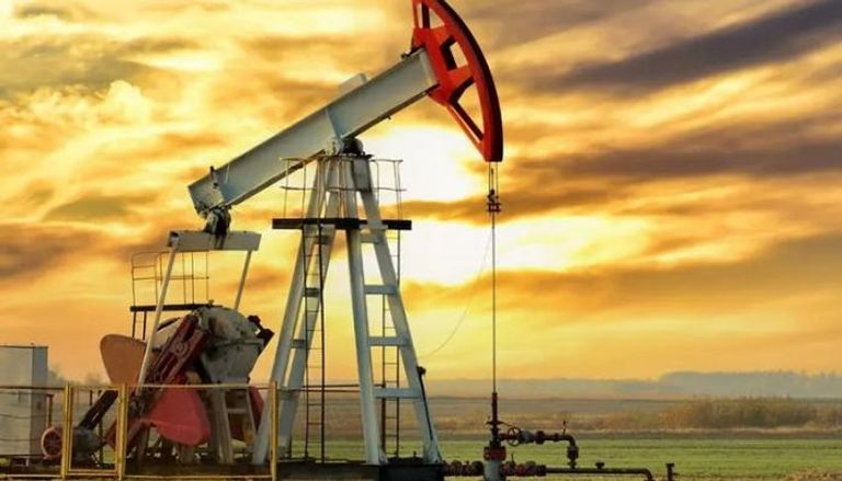 أسعار النفط تتعافى من صدمة المخزون الأمريكي