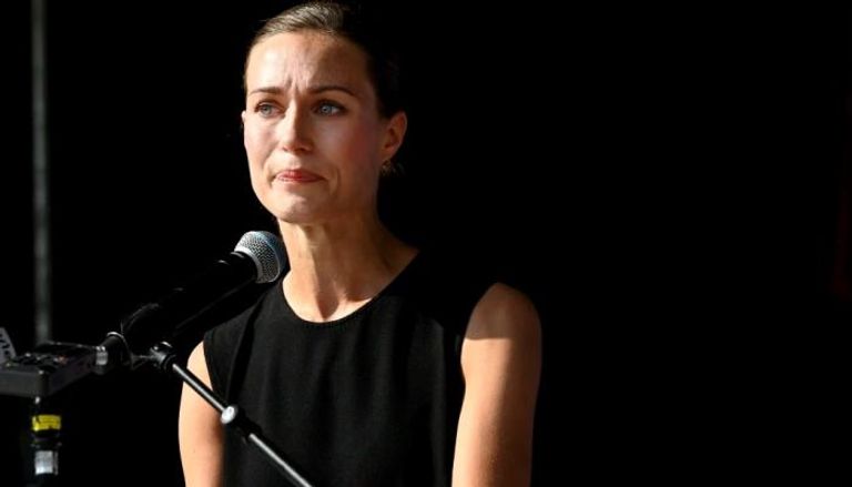 رئيسة وزراء فنلندا تتحدث وهي شبه باكية