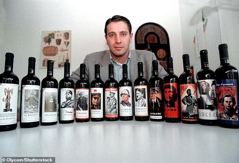 رجاجات نبيذ تحمل صورة هتلر