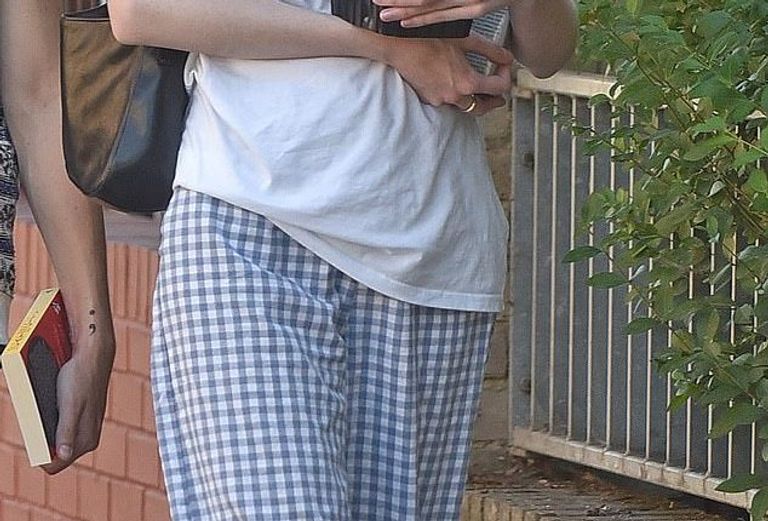 الممثلة الأسترالية إليزابيث ديبيكي