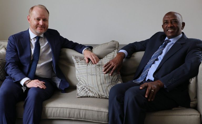 السفير الأمريكي جون جودفري يتسلم مهامه