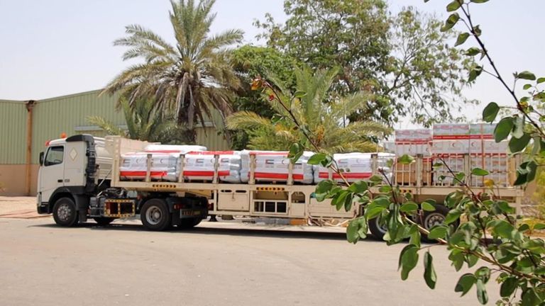 الشيخ محمد بن زايد آل نهيان خلال استقباله رئيس وزراء اليونان مايو الماضي - أرشيفية