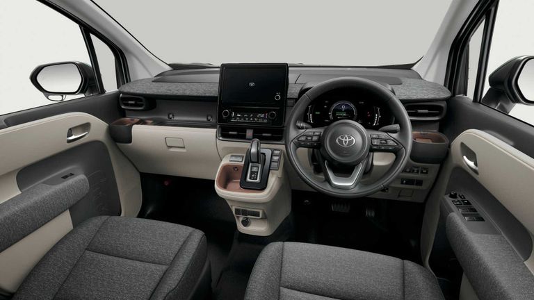  تويوتا Sienta الجديدة