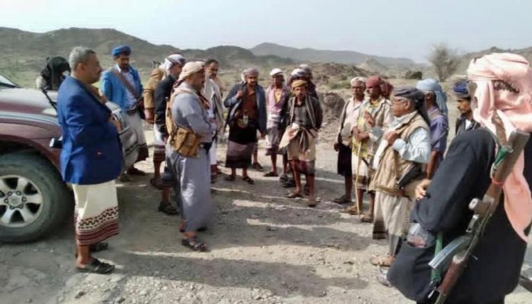 قيادات قبلية خلال التوسط لدى الحوثي لفتح طريق إلى جيشان في محافظة أبين