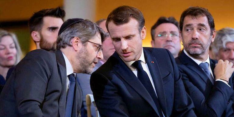 حاييم كورسيا مع الرئيس ماكرون كبير حاخامات فرنسا حاييم كورسيا- أرشيفية