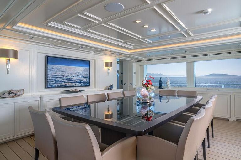 اليخت الجديد من فئة الخمس نجوم 