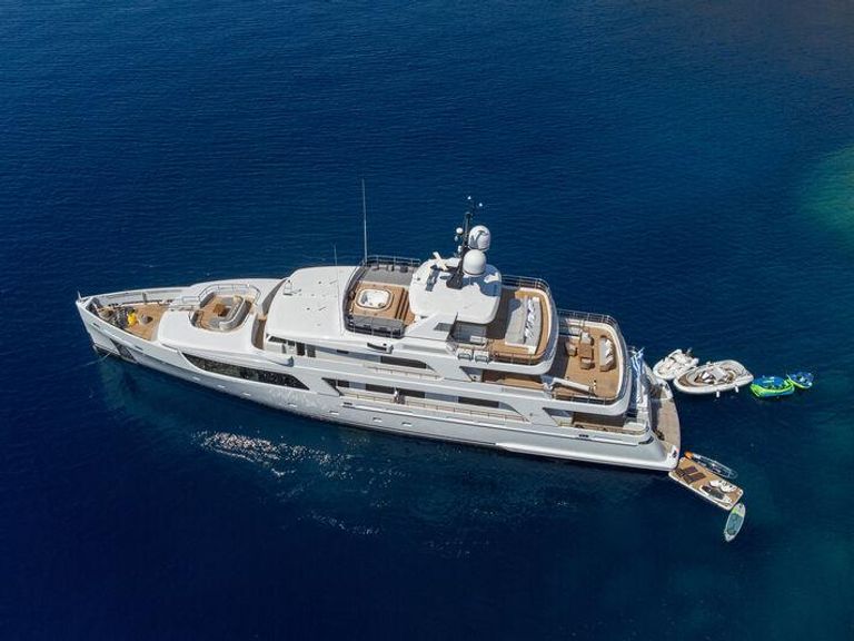 اليخت الجديد من فئة الخمس نجوم 