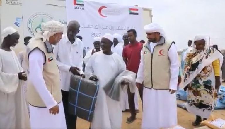لحظة وصول طائرة الإغاثة الإماراتية إلى السودان