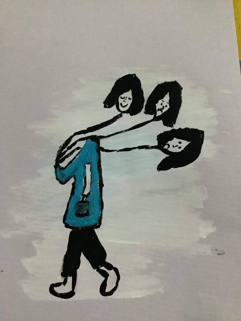 مريم في أول معرض فني لها