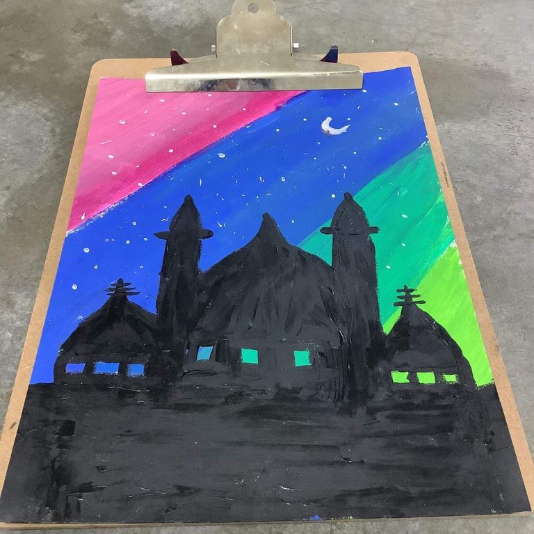 مريم في أول معرض فني لها