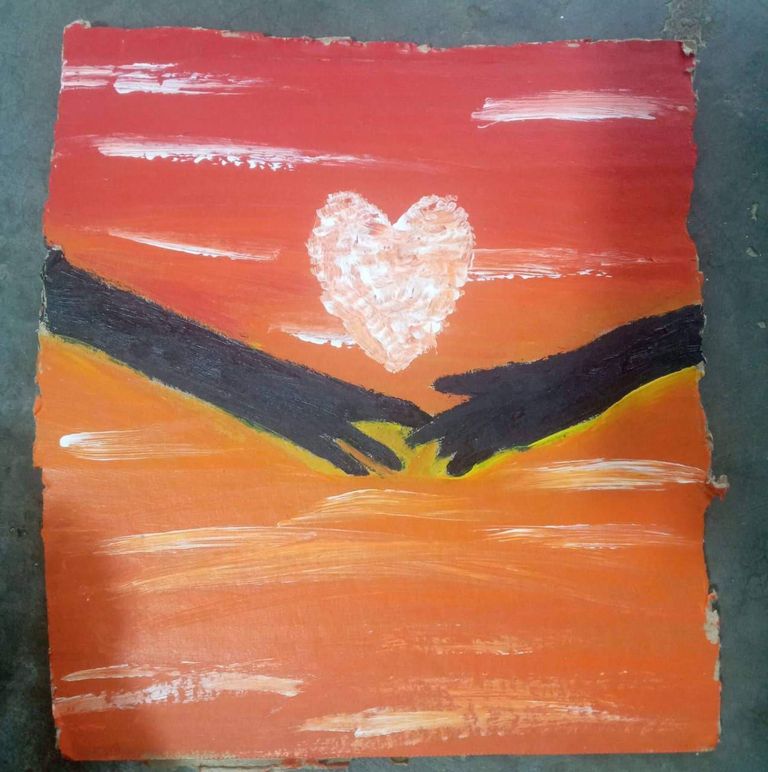 مريم في أول معرض فني لها