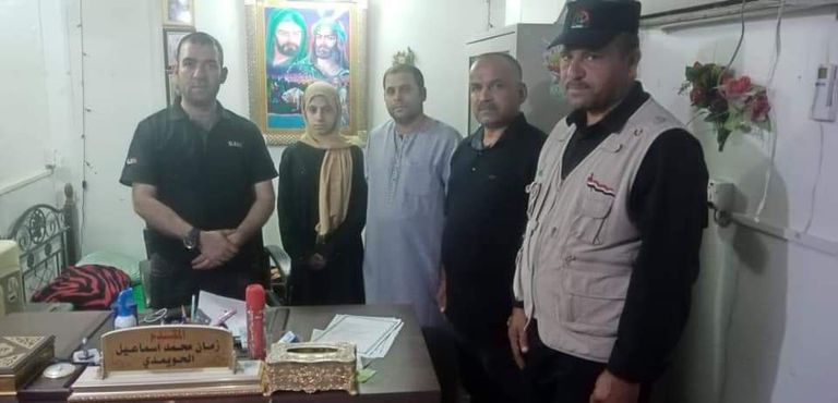 الطفلة تبارك بعد حلق رأسها