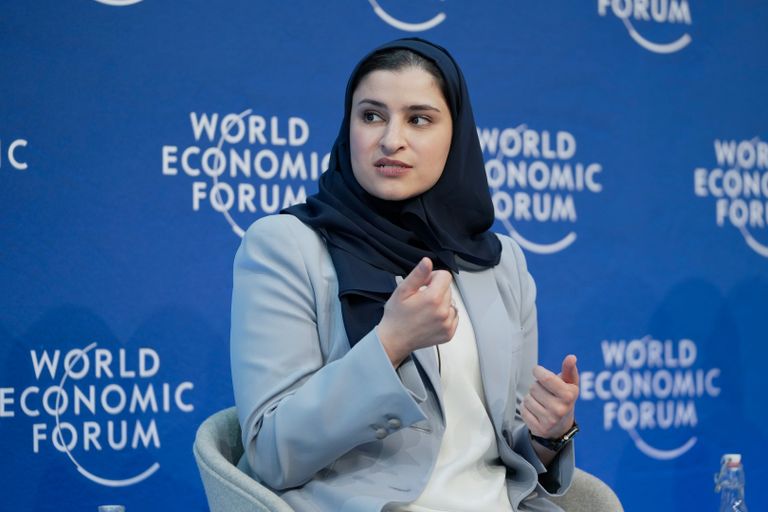 جهود بارزة للمرأة الإماراتية في مواجهة جائحة كورونا