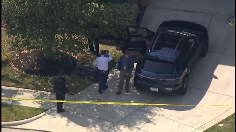 وفاة طفل بعد تركه في سيارة معرضة للشمس- أرشيفية