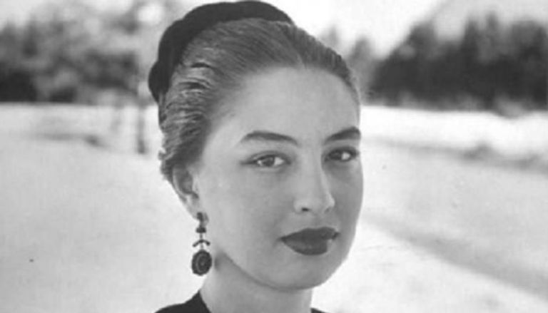 الفنانة نعيمة عاكف