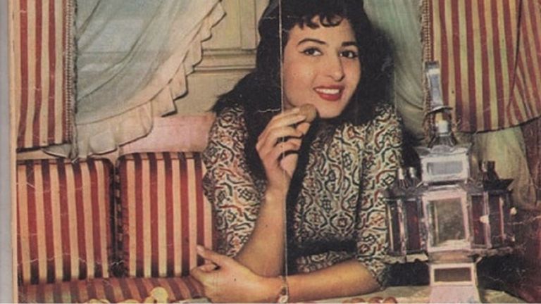 الفنانة نعيمة عاكف