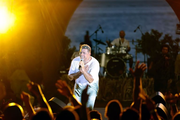 عمرو دياب في حفل جدة