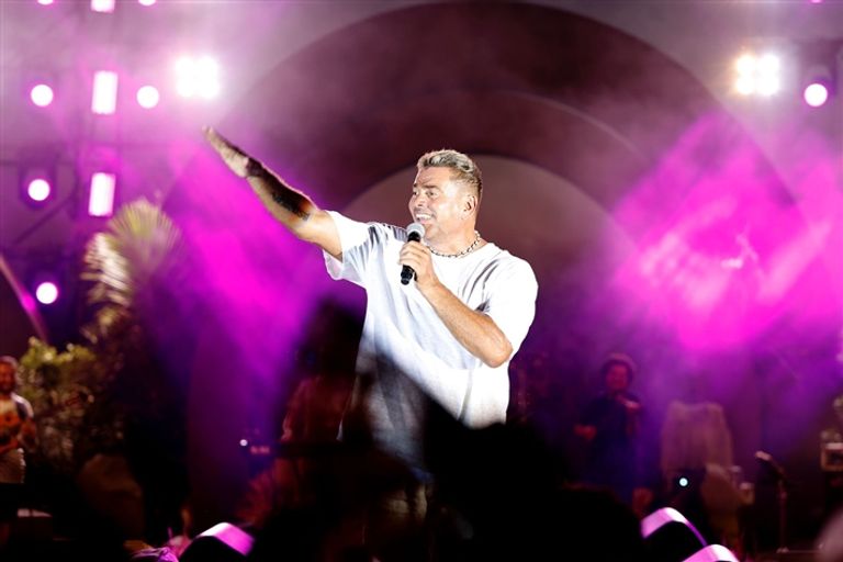 عمرو دياب في حفل جدة