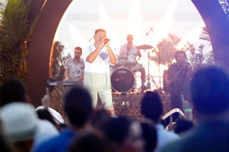 عمرو دياب في حفل جدة