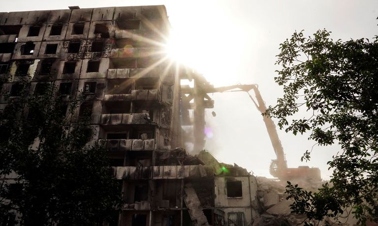 أعمال الهدم تتواصل لمباني ماريوبول المدمرة - الفرنسية