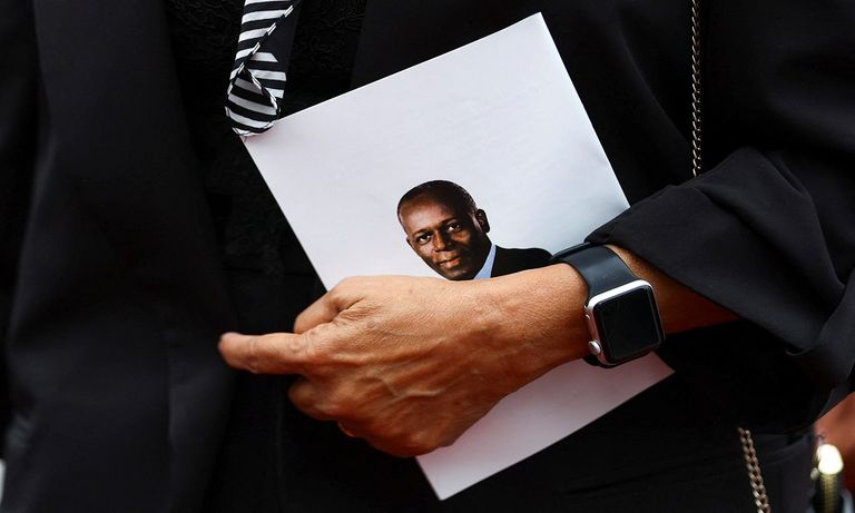 جنازة مهيبة لزعيم أنجولا السابق دوس سانتوس- رويترز