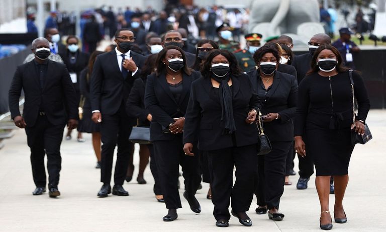 جنازة مهيبة لزعيم أنجولا السابق دوس سانتوس- رويترز