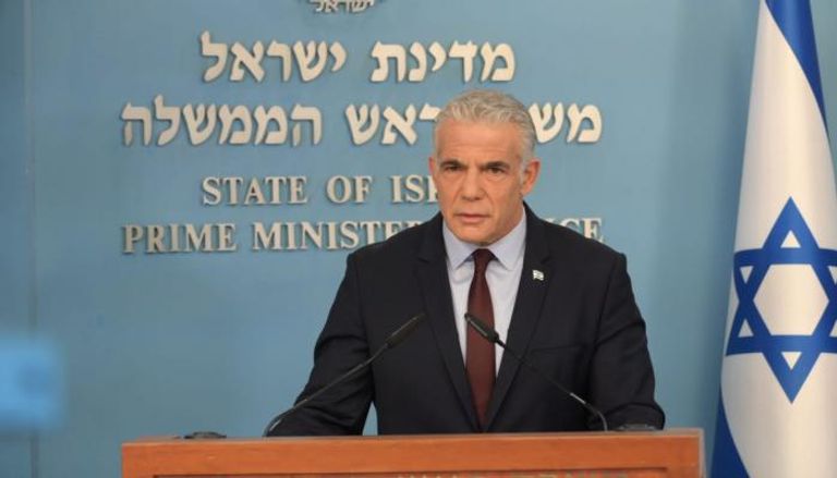 رئيس الوزراء الإسرائيلي يائير لابيد خلال مؤتمره الصحفي